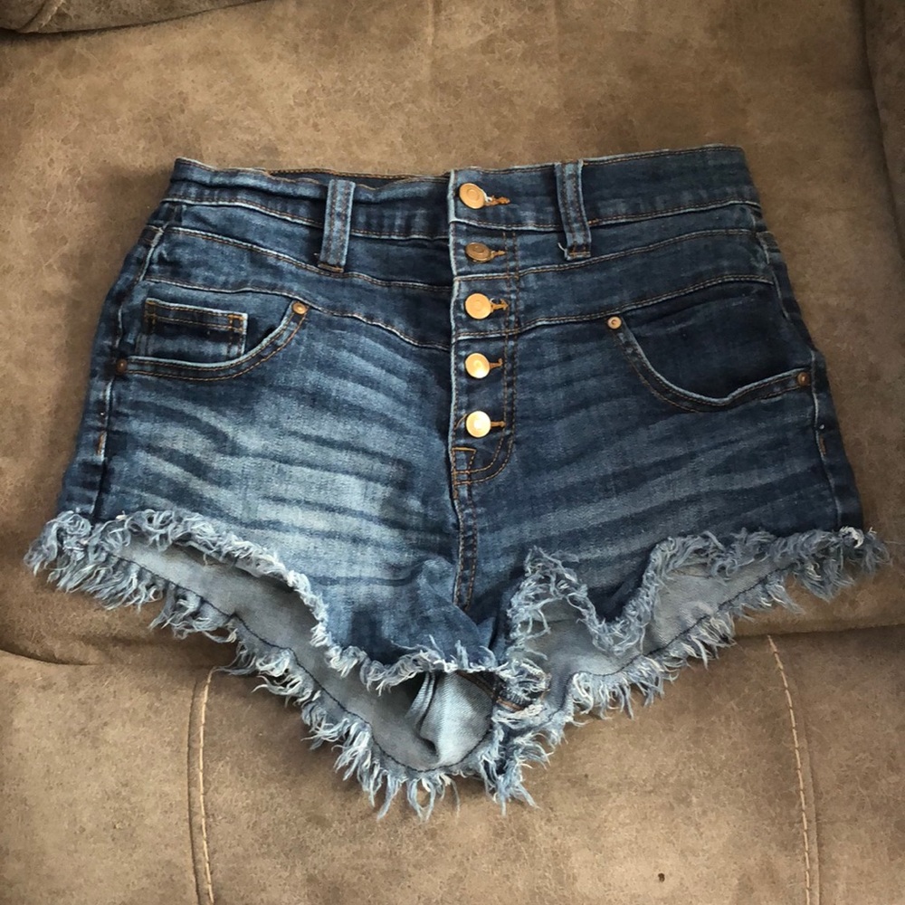 Women’s high waisted jean shorts.